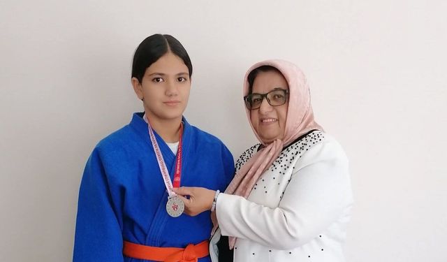 Ayliz Eda’dan büyük başarı! Nevşehir’e judo altın madalyası