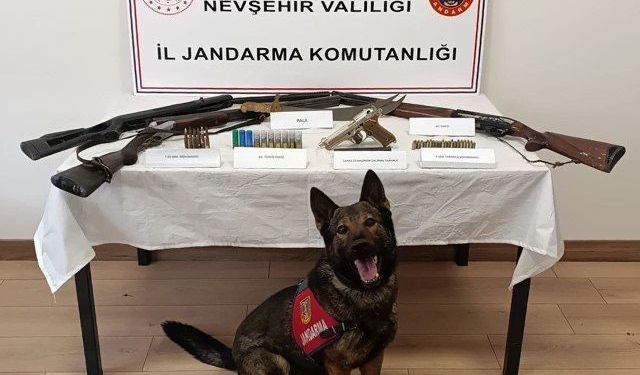 Nevşehir'de operasyon: Cephanelik gibi evler çıktı