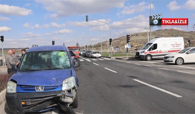 Nevşehir’de kırmızı ışıkta feci kaza: Motosiklete çarptı, 2 yaralı