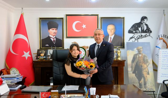 Başkan Çiftci koltuğunu Hatice Gökçe Doğan'a devretti