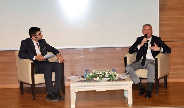Cumhurbaşkanı Başdanışmanı Oktay Saral NEVÜ’de gençlerle buluştu