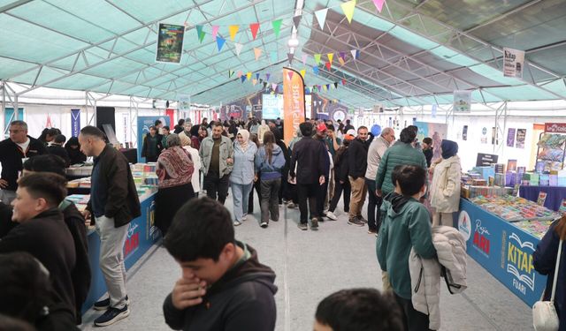Nevşehir Kitap Fuarı son gününde yoğun ilgiyle devam ediyor