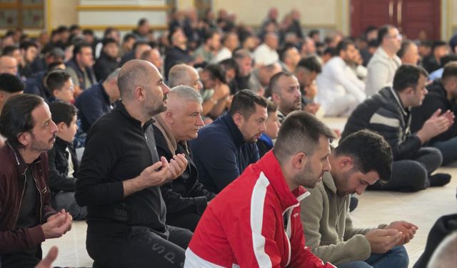 Nevşehir’de binlerce kişi bayram namazında buluştu