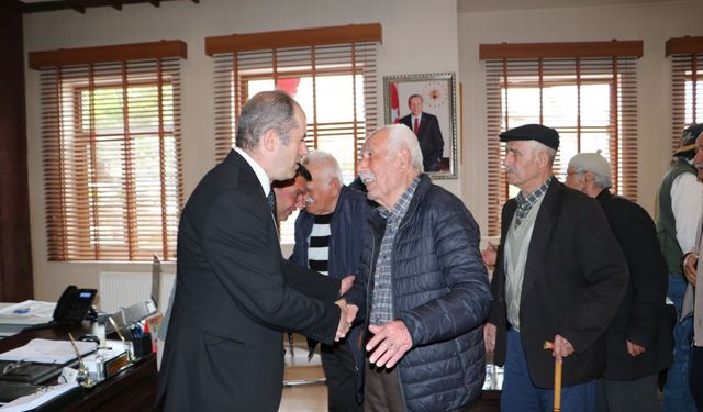 Uçhisar’da Bayram coşkusu! Başkan Çamcı vatandaşlarla tek tek bayramlaştı