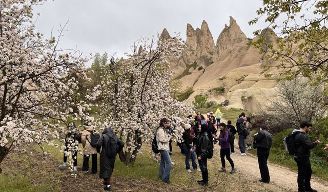 Kapadokya’da doğayla iç içe yürüyüş etkinliği
