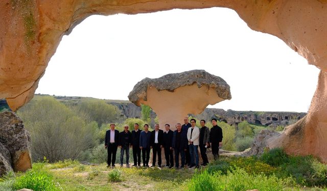 Çinli heyet Gülşehir’in tarihi noktalarını tek tek gezdi