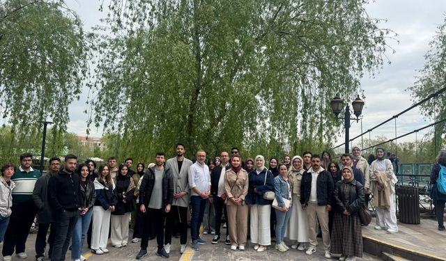 Kapadokya’da gençlik köprüsü: Üniversite öğrencilerinden anlamlı buluşma