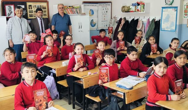 Derinkuyu’da öğrencilere ücretsiz öykü kitabı dağıtıldı