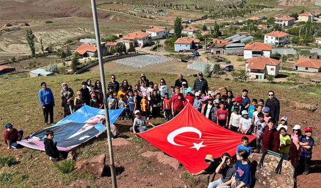 Nevşehir’de çocukların uçurtma şenliği renkli görüntülere sahne oldu
