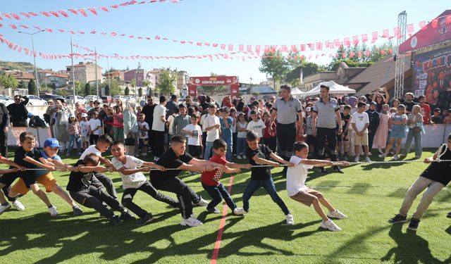 Karne hediyesi Başkan Arı'ndan! Çocuklar eğlenceye doydu