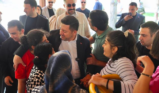 Başkan Arı özel insanların yüzünü güldürdü