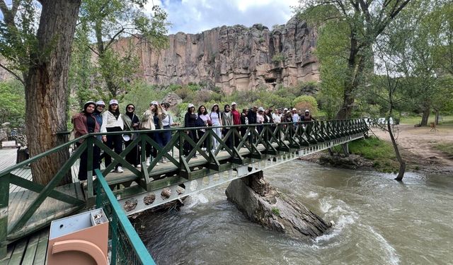Üniversiteliler Ihlara Vadisi'nde doğa ve tarihle buluştu