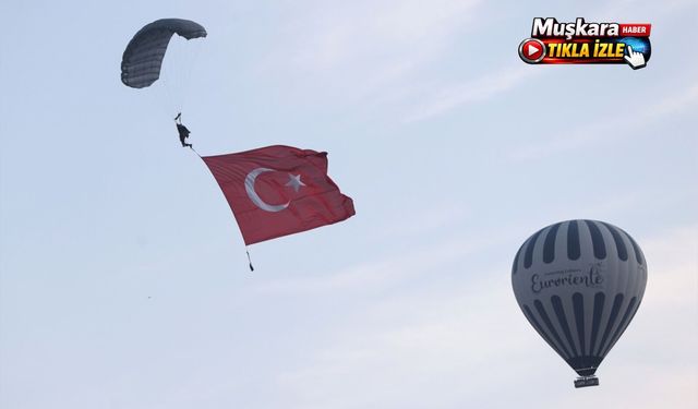 JÖAK’tan Kapadokya’da adrenalin dolu kutlama! Gökyüzünde görsel şölen