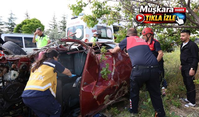 YKS yolunda kaza! Sınava giden gençlerin aracı takla attı: 3 yaralı