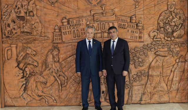 Bülent Arınç’tan NEVÜ’ye övgü dolu ziyaret! Kapadokya vizyonuna dikkat çekti