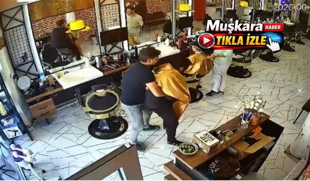 Berberde panik dolu anlar! Müşteriyi heimlich manevrasıyla kurtardı