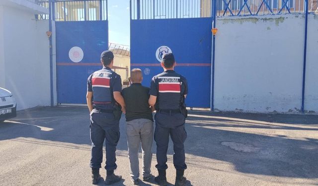13 yıl hapis cezasıyla aranan zehir taciri kıskıvrak yakalandı