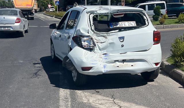 Nevşehir’de hafriyat kamyonu otomobile çarptı: 1 yaralı