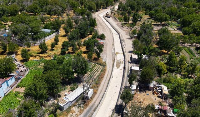 Nar’ın üç deresinde taşkın önlemi