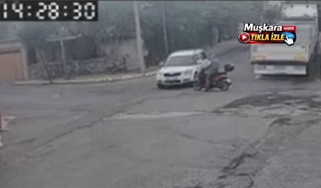 Acıgöl’de motosiklet ile otomobil çarpıştı: O anlar kamerada
