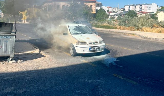 Nevşehir’de seyir halindeki otomobil bir anda alevlere teslim oldu