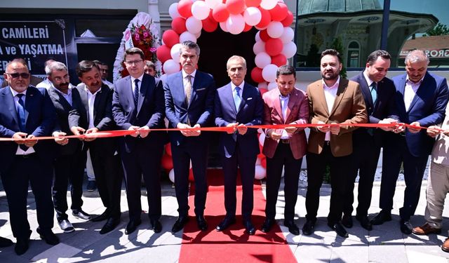 Acıgöl Merkez Çarşı Camii Külliyesi Hizmet Binası açıldı