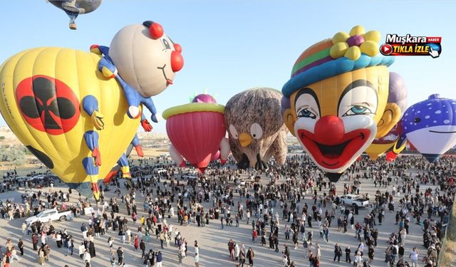 Kapadokya’da balon şöleni: Gökyüzü dev figürlerle kaplandı