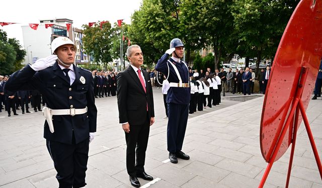 Nevşehir’de 30 Ağustos kutlamaları çelenk töreniyle başladı