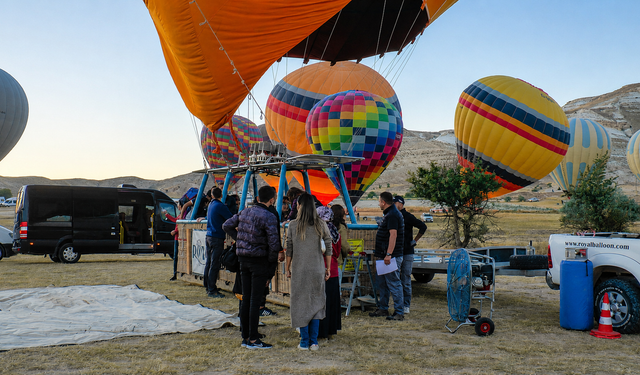 Kapadokya’da olumsuz hava balon uçuşlarını durdurdu