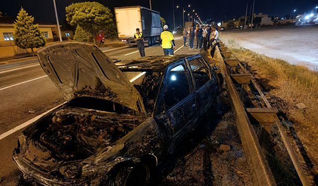 Nevşehir’de kontrolden çıkan otomobil alev topuna döndü