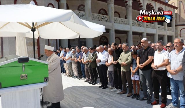 Nevşehirli öğretmenin acı vedası: Eşi ve oğlu da törendeydi