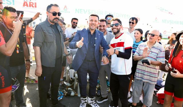 Başkan Arı patenci gençlerle buluştu: Taleplerini dinledi