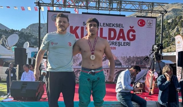 Nevşehirli güreşçi Yalçın’dan büyük başarı: Başpehlivan oldu