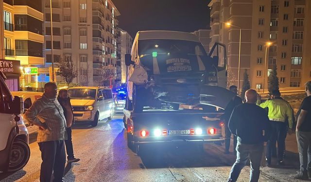 Nevşehir’de minibüs, çekici ve otomobiller kazaya karıştı: 4 yaralı