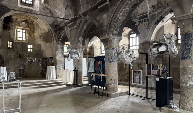 Mustafapaşa’da tarihi kilisenin kapıları bu kez sanat için açıldı