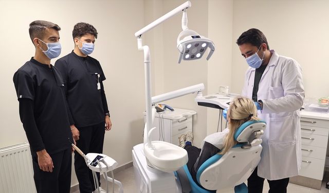 KÜN’de geleceğin diş hekimleri klinik deneyimi kazanıyor
