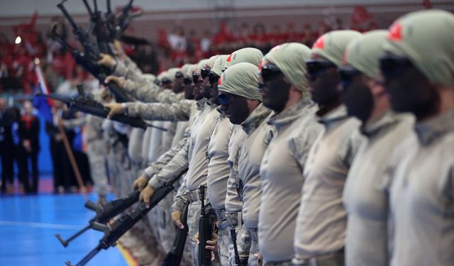Nevşehir’de 29 Ekim coşkusu! Komandoların gösterisi nefes kesti
