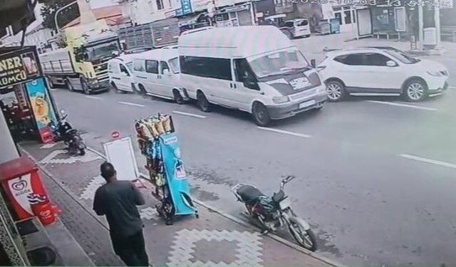 Tır çarptı, 4 araç birbirine girdi! Nevşehir’de kaza anı kamerada
