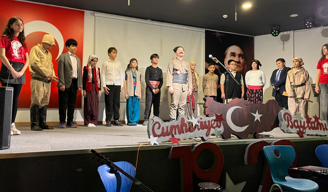 Simya Koleji’nde Cumhuriyet’in 103. yılı coşkuyla kutlandı