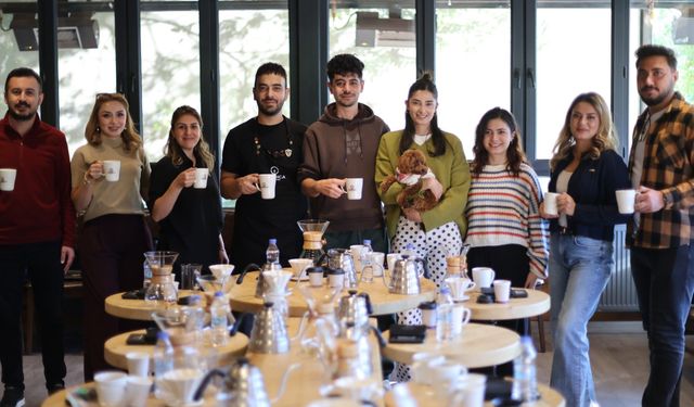 Kahve keyfi eğitime dönüştü: Baristalar anlattı, katılımcılar denedi