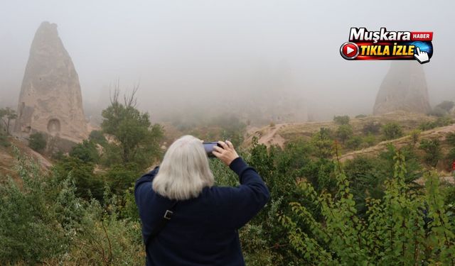 Kapadokya’da masalsı manzara: Peribacaları sisin içinde kaldı