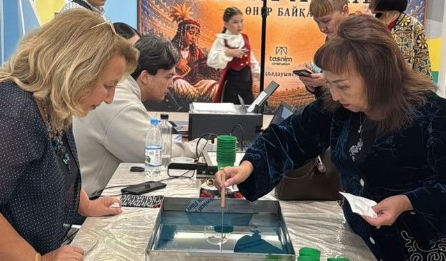 Ebru — Kültürleri Birleştiren Sanat: Öğrenciler Türkiye’nin Gelenekleriyle Tanıştı