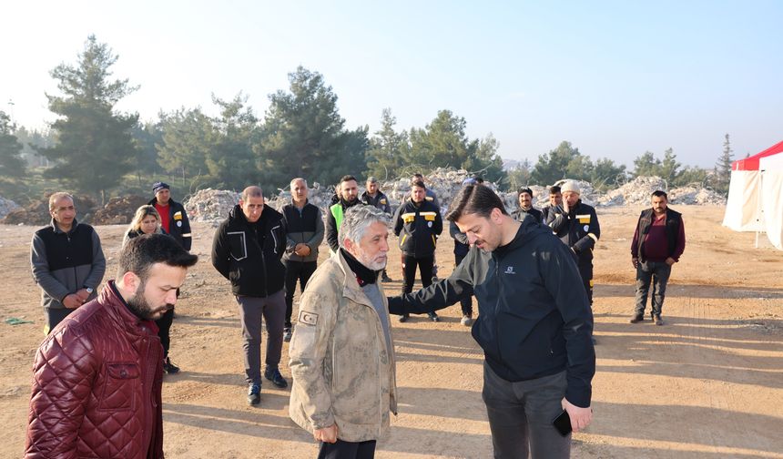 Aktürk deprem bölgesine gitti