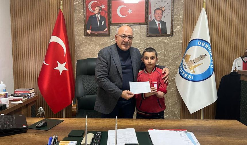 Kumbarasındaki parayı AFAD’a bağışladı