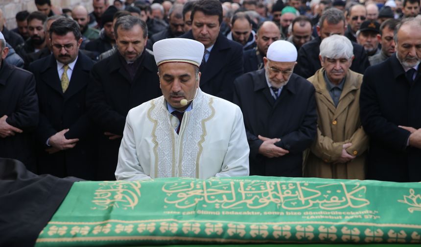 Temel Karamollaoğlu, Saadet Partisi Nevşehir İl Başkanı Simit'in cenaze törenine katıldı