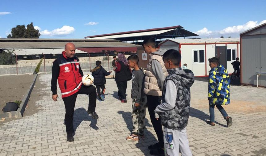 İl Müdürü Polat'tan depremzede çocuklara psikososyal destek