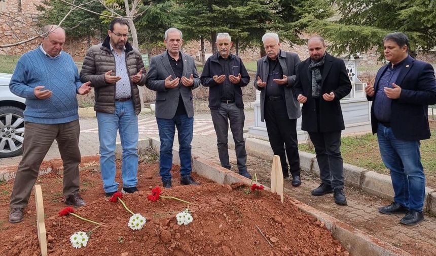TGF Heyeti Cemal İncesoyluer’in mezarını ziyaret etti