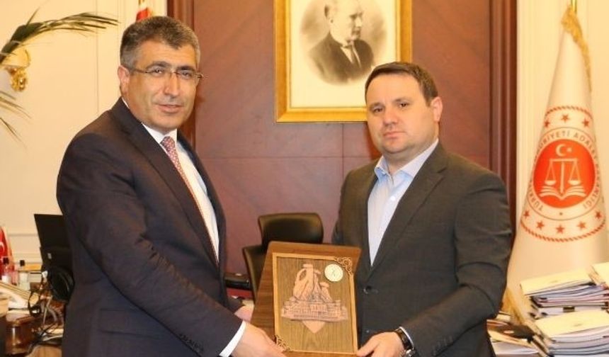 Rektör Aktekin, Nevşehirli Bakan Yardımcısı Gürlek’i ziyaret etti