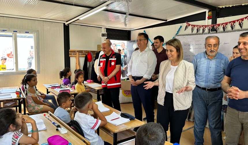 Vali Becel ve Başkan Savran depremzede çocuklarla bir araya geldi