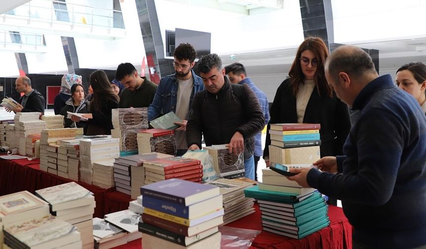 Türk Tarih Kurumu’nun kitap satış standı NEVÜ’de